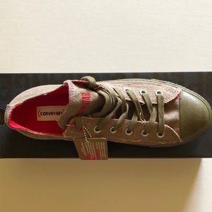 Unisex ( CONVERSE ) Red Chuck Taylor All Star sneakers